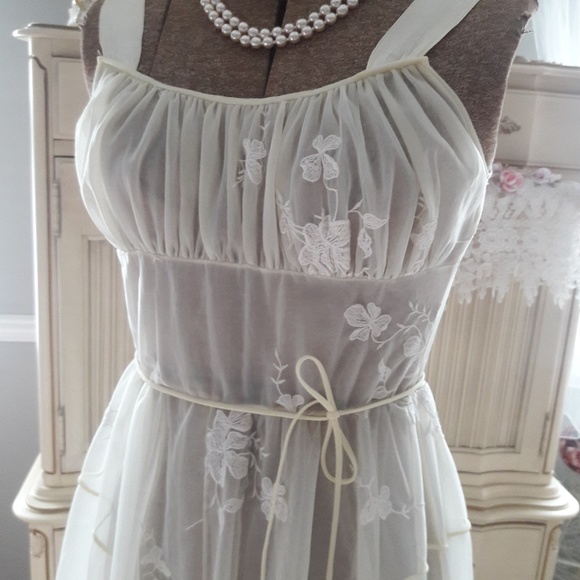 Vintage Other - RARE VTG "EYE-FUL" BALLERINA NIGHTGOWN! 32